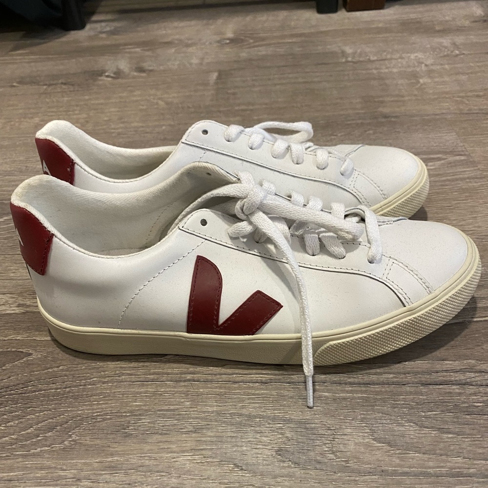 Women’s Veja sneakers size 7 (EU 38) used only once!